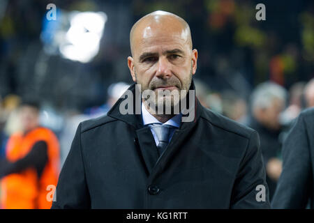 Dortmund, Germania. 1 novembre 2017. Allenatore Peter BOSZ (DO), Fussball Champions League, Gruppenphase, gruppo H, Borussia Dortmund (DO) - APOEL Nikosia (APOEL), AM 01.11.2017 a Dortmund/Germania. |utilizzo del credito mondiale: dpa/Alamy Live News Foto Stock