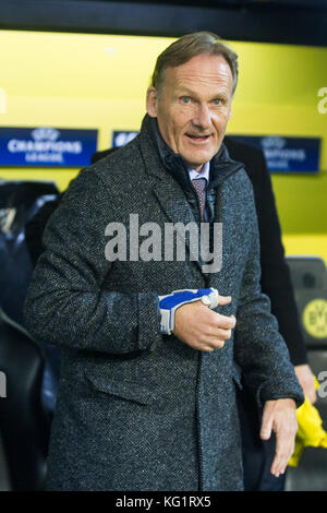 Dortmund, Germania. 1 novembre 2017. Hans-Joachim WATZKE (Vorsitzender Geschaeftsfuehrer DO), Fussball Champions League, Gruppenphase, gruppo H, Borussia Dortmund (DO) - APOEL Nikosia (APOEL) 1:1, AM 01.11.2017 a Dortmund/Germania. |utilizzo del credito mondiale: dpa/Alamy Live News Foto Stock