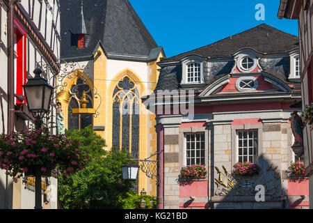 Bad Neuenahr - Ahrweiler, Renania-Palatinato Madonna - Zum Marktbrunnen - San Lorenzo - Altes Rathaus - Madonna - Marktplatz in Ahrweiler Foto Stock