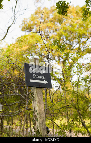 Il Rollright Stones sign in autunno. Nelle vicinanze Little Rollright, Oxfordshire, Inghilterra Foto Stock