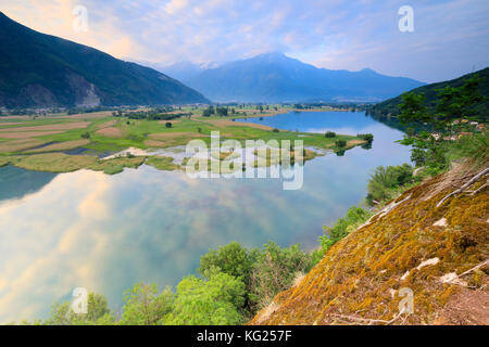 Sunrise sulla riserva naturale del Pian di Spagna, dascio, provincia di Como, Val Chiavenna, bassa Valtellina, Lombardia, Italia, Europa Foto Stock