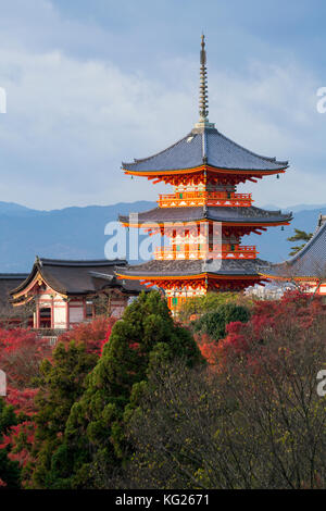 Tempio Kiyomizu-dera, sito patrimonio dell'umanità dell'UNESCO, Kyoto, Honshu, Giappone, Asia Foto Stock