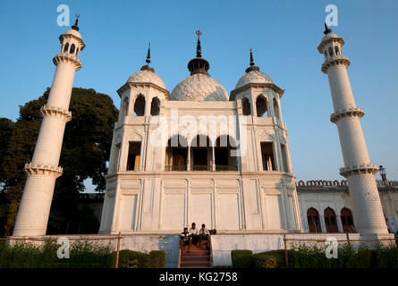 Il tesoro, costruito per la simmetria architettonica al Chota Imambara di Lucknow, Uttar Pradesh, India, Asia Foto Stock