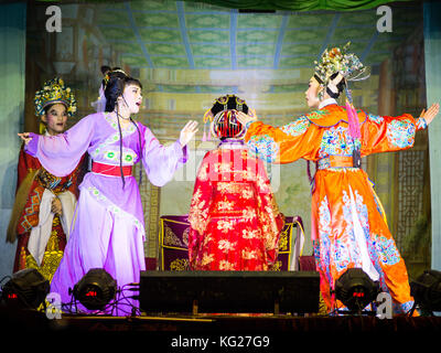 Opera Cinese esecutori, fame festival fantasma. Georgetown, Penang, Malaysia, Asia sud-orientale, Asia Foto Stock