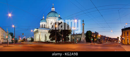 San Pietroburgo, Russia - 15 giugno 2016: notte vista panoramica della trinità cattedrale e il bivio di troitsky prospect e izmailovsky prospettiva Foto Stock