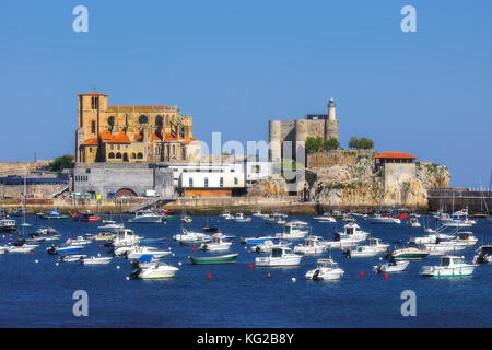 Castro urdiales porta in cantabria, Spagna. Foto Stock