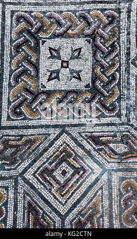 Antico mosaico romano in conimbriga, uno dei più grandi e meglio conservati di insediamenti romani scavati in Portogallo Foto Stock