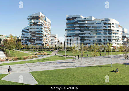 MILANO, ITALIA - OTTOBRE 2017; il nuovo edificio residenziale nel quartiere Citylife. Foto Stock