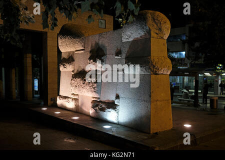 Memoriale alla Davidka, un mortaio israeliano fatto in casa usato nella difesa di Gerusalemme e di altre città durante la guerra di indipendenza del 1948 dall'architetto Asher Hiram situato in piazza Davidka Jaffa strada ovest Gerusalemme Israele Foto Stock