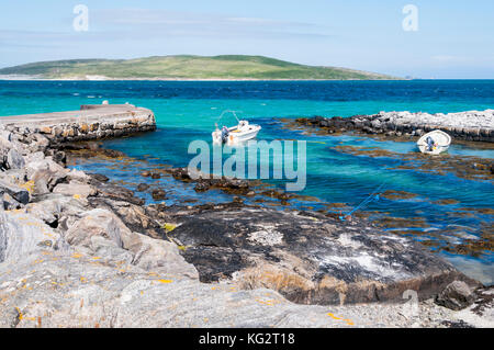 L'isola di Fuday visto dal piccolo porto di Eoligarry nel nord della barra, Ebridi Esterne. Foto Stock