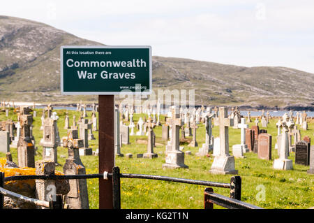 Commonwealth War Graves segno a borve cimitero sulla barra nelle Ebridi Esterne Foto Stock