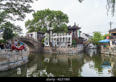 Ponti, Canali di zhujiajiao fengjing antica città d'acqua Foto Stock