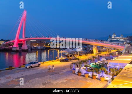 Amante del ponte tamsui nella nuova città di Taipei, Taiwan al tramonto Foto Stock