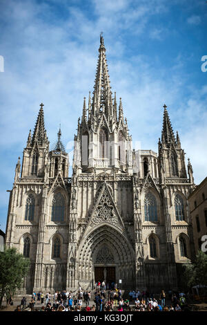 Barcellona, Spagna - 27 maggio 2015. La Cattedrale della Santa Croce e di Sant'Eulalia, conosciuta anche come Cattedrale di Barcellona, è la cattedrale gotica e sede dell'arcivescovo di Barcellona. Foto Stock