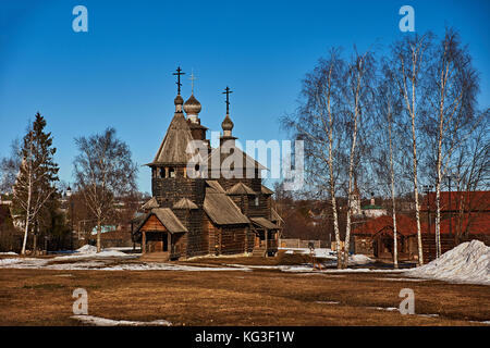 Panorama della città di Suzdal. in legno chiesa ortodossa presso il museo. Il monumento di architettura in legno della russia.suzdal.anello d'oro della Russia Foto Stock