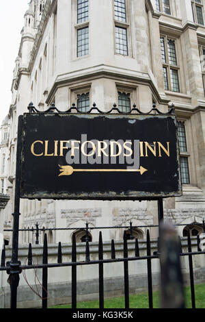 Segno per cliffords inn, Chancery Lane, Londra, Inghilterra, un 1930s commerciale e residenziale che prende il nome da un antica locanda della cancelleria Foto Stock