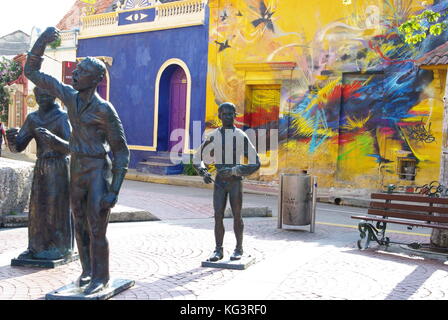 Statue fuori iglesia de la Trinidad, nel Getsemani, Cartagena, Colombia Foto Stock