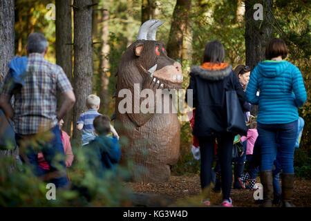 Gruffalo alla commissione forestale gestito Delamere Forest Park Gran Bosco vicino a Frodsham, Cheshire, Inghilterra. Foto Stock