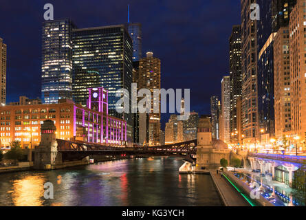 Sullo skyline di chicago di notte Foto Stock