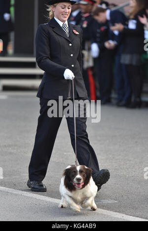 Hendon, Londra, Regno Unito. 3 novembre 2017. Il Duca di Cambridge frequenta la Met Police Academy, facendo passare una sfilata di nuove reclute Credit: Matthew Chattle/Alamy Live News Foto Stock