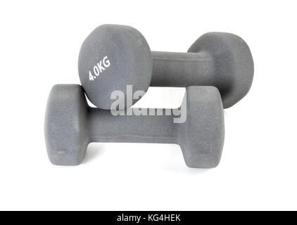 Coppia di grigio rivestito in gomma da 4 kg manubri isolati su sfondo bianco Foto Stock
