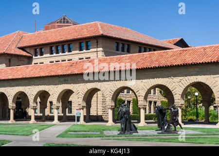 Auguste Rodin - i borghesi di Calais sculture nel memorial corte di stanford university campus in Palo Alto, California Foto Stock