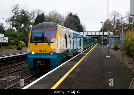 Un Arriva Trains Wales classe 175 treno diesel a Church Stretton stazione, Shropshire, Inghilterra, Regno Unito Foto Stock