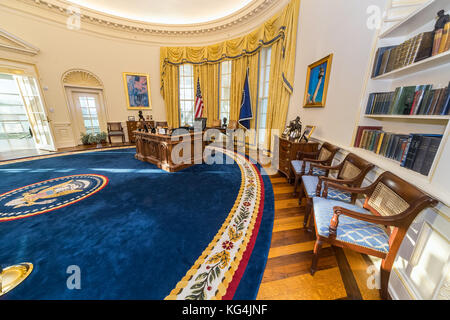 Replica dell'ufficio ovale della Casa Bianca nel William J. Clinton Presidential Center e Biblioteca a Little Rock, Arkansas Foto Stock