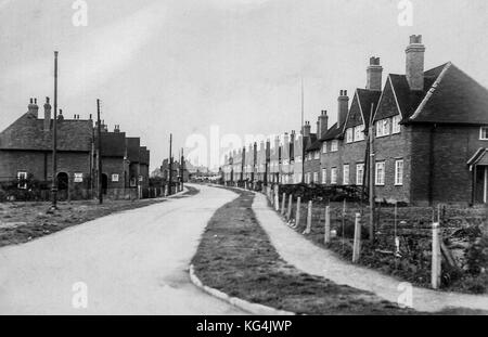 Immagine vintage del vecchio Didcot che mostra la scatola del Consiglio tenuta poco dopo il suo sviluppo con il trasporto su strada Foto Stock
