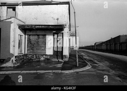 Shildon nella Contea di Durham 1986s. Una volta che una città conosciuta come 'la culla delle ferrovie". Nel 1984 il railworks collaped e lasciato una comunità di disoccupazione e il declino economico per il prossimo decennio. Foto Stock