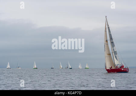 Regata per Pietro il grande golfo cup - navigato boat race a Vladivostok, Russia Foto Stock