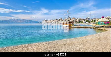 Vista panoramica di Saranda spiaggia del resort, Albania Foto Stock