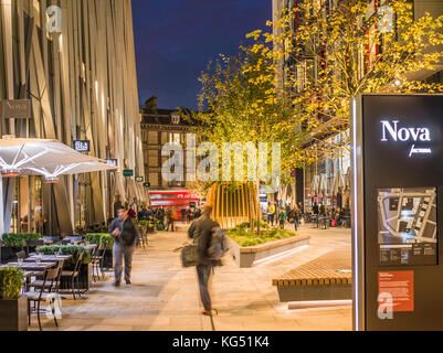 Nova Victoria - sviluppo ad uso misto che comprende bar, ristoranti, uffici e negozi vicino alla stazione Victoria di Londra Foto Stock