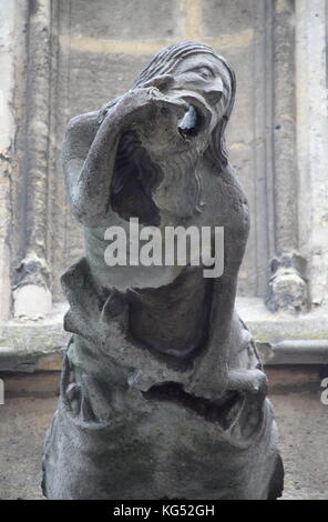 Gargoyle in saint germain l'auxerrois chiesa. parigi, francia Foto Stock