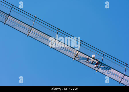 Il Tibetano sospensione pedonale ponte denominato highline 179 a Reutte, più lunga 406 metri, in Austria Foto Stock