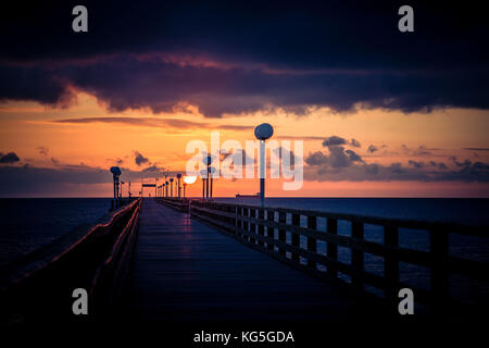 Binzer Seebrücke (Pier) di sunrise Foto Stock