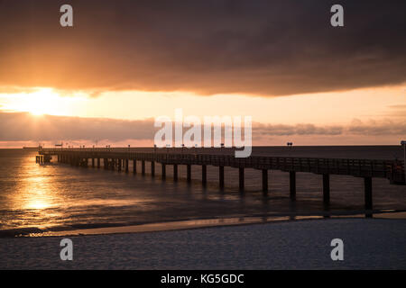 Binzer Seebrücke (Pier) di sunrise Foto Stock