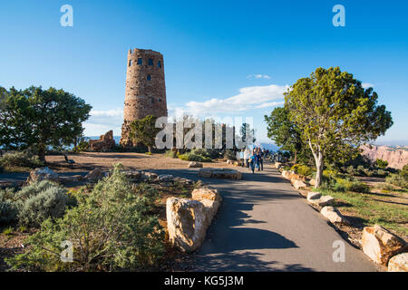 Vista del deserto torre in pietra sulla parte superiore del bordo Sud del Grand Canyon, Arizona, Stati Uniti d'America Foto Stock