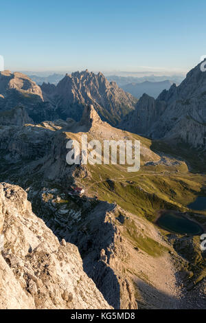 Sesto / Sesto, provincia di Bolzano, Dolomiti, Alto Adige, Italia. Vista dalla cima del Monte Paterno Foto Stock