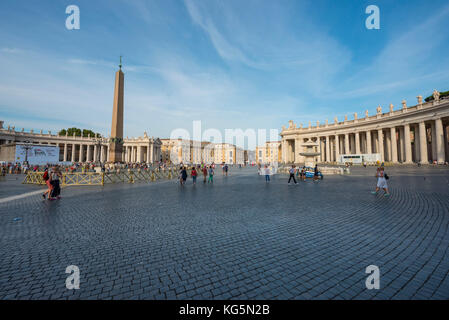 Piazza San Pietro e il suo Obelisco Vaticano, Roma, Lazio distretto, Italia Foto Stock