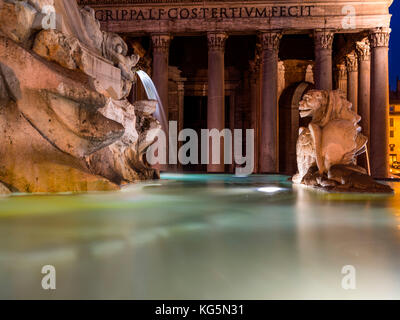 Italia, Lazio, Roma. Piazza della rotonda e il Pantheon Foto Stock