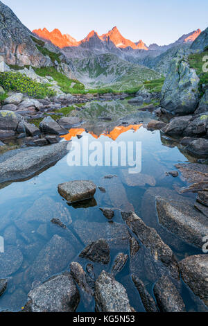 Lago alpino dalla Val Nambrone Europa, Italia, Trentino, Val Nambrone, Val Rendena Foto Stock