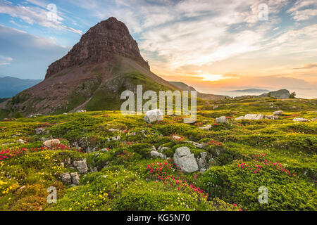 Mountain palon a sunrise europa, italia, trentino alto adige, Val di Non, nana vallay, trento distretto, cles comune Foto Stock