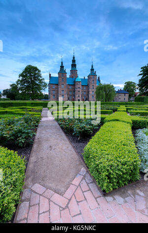 Il castello di Rosenborg visto dai giardini di Kongens Have, Copenhagen, Danimarca Foto Stock