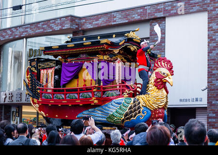 KARATSU, Giappone. Karatsu Kunchi festival la massiccia galleggiante è aspirata attraverso le strade durante il festival Karatsu Foto Stock