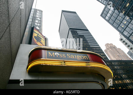 Vista laterale di Broadway Theatre Marquee pubblicità Miss Saigon musical. Foto Stock