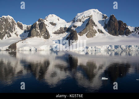 Montagne, neve e riflessioni e Antartide Foto Stock