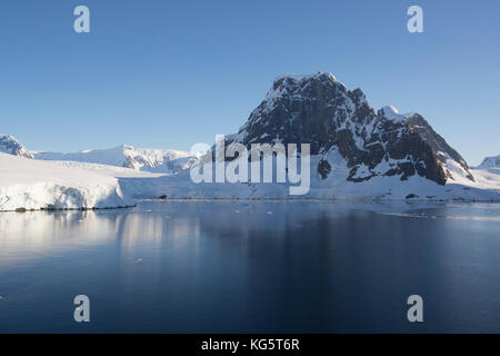 Montagne e Neve, Lemaire Channel, Antartico peninsulare Foto Stock