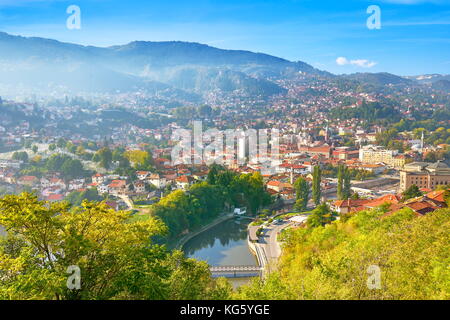 Vista aerea di Sarajevo, città capitale della Bosnia Erzegovina Foto Stock