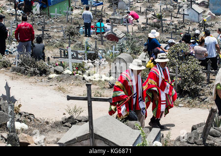 Giorno di tutti i santi nel cimitero di Lima, Perù. Foto Stock